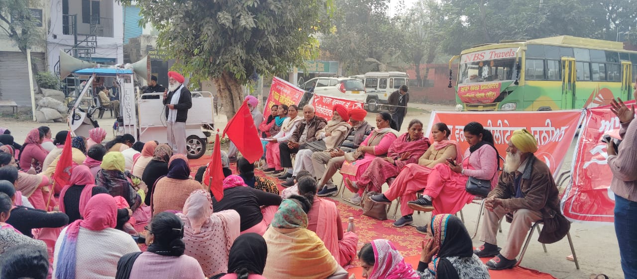 आशा वर्कर फैसिलिटेटर यूनियन सीटू पंजाब ने आज पंजाब सरकार द्वारा किए गए वादों को पूरा न करने के खिलाफ चब्बेवाल में राज्य स्तरीय रैली और मार्च किया।